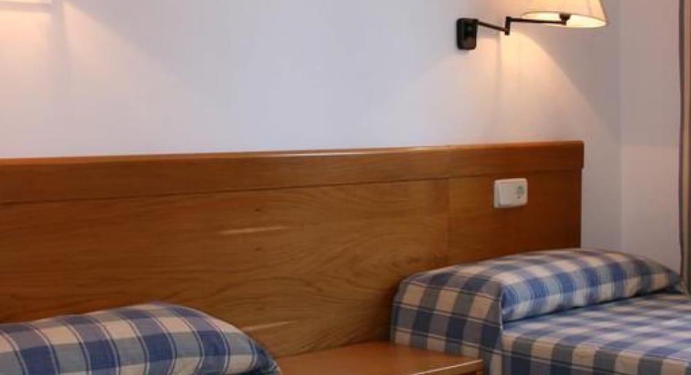 Apartamentos S'Olivera Канямел Екстериор снимка